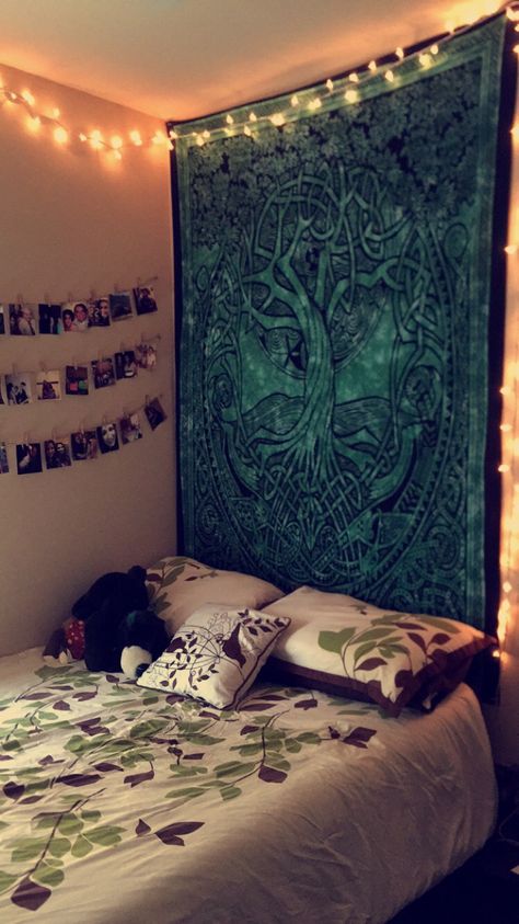 Loving my new Celtic tree of life tapestry :) Celtic Room Ideas, Celtic Room Decor, Celtic Bedroom, Celtic Tapestry, Celtic Aesthetic, Tree Of Life Tapestries, Tree Of Life Blanket, Tapestry Bed Hippie, Celtic Paganism