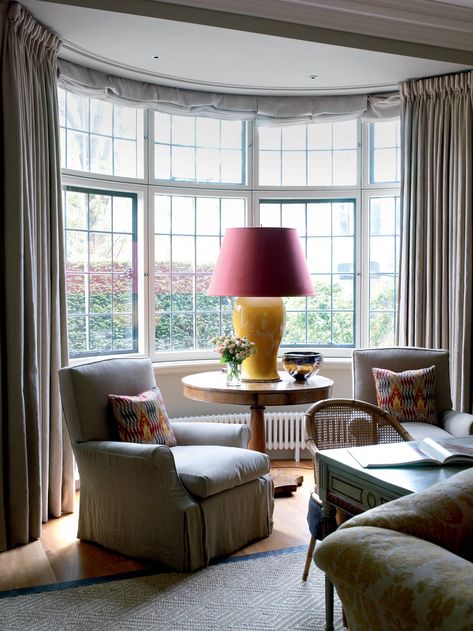 Bay Window Living Room, Small Country Homes, Blue Dining Room Chairs, City Apartments, London House, Country Homes, Comfy Chairs, Modern City, House Garden