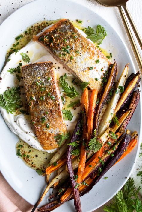 Salmon Dinner Recipes, The Original Dish, Honey Garlic Salmon, Dinner Today, Salmon Dinner, Pan Seared Salmon, Roasted Salmon, Roasted Carrots, Spring Recipes