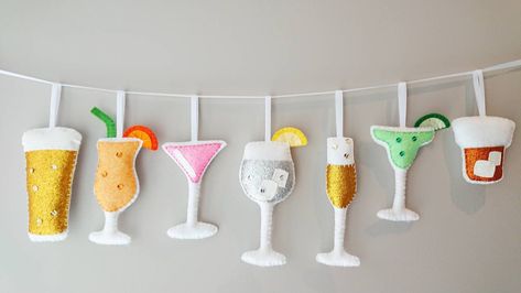 Safari Nursery Girl, Safari Bedroom Decor, Summer Garland, Cocktail Decorations, Jungle Decorations, Drinks Summer, Cow Decor, Cow Gifts