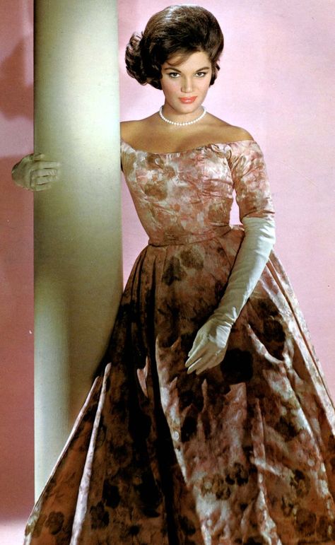 Tina Aumont, Rachel Welch, Ariana Debose, Connie Francis, Hollywood Scenes, Robes Glamour, 1960 Fashion, Fall Shoot, Hairstyles Wigs