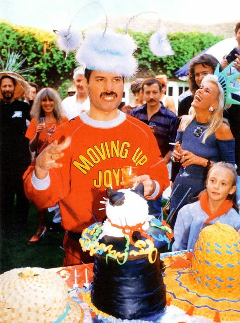 Freddie Mercury 40th birthday Freddie Mercury Birthday, Birthday Message For Husband, Silly Hats, Husband Card, Freddy Mercury, Queen Photos, Roger Taylor, John Deacon, Brian May