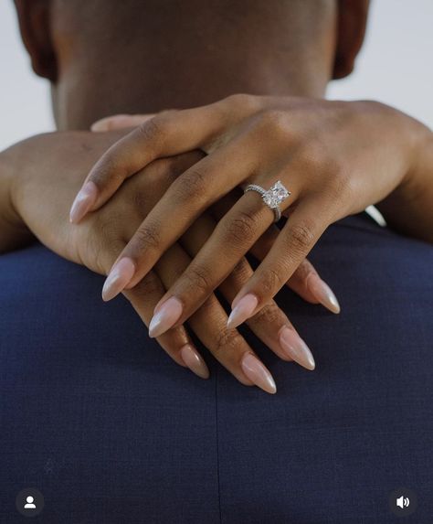 Engagement Ring Photoshoot, Engagement Photo Shoot Poses, Ring Photoshoot, Best Summer Nails, Summer Nails Ideas, Engagement Ring On Hand, Engagement Ring Pictures, Couple Engagement Pictures, Engagement Shots