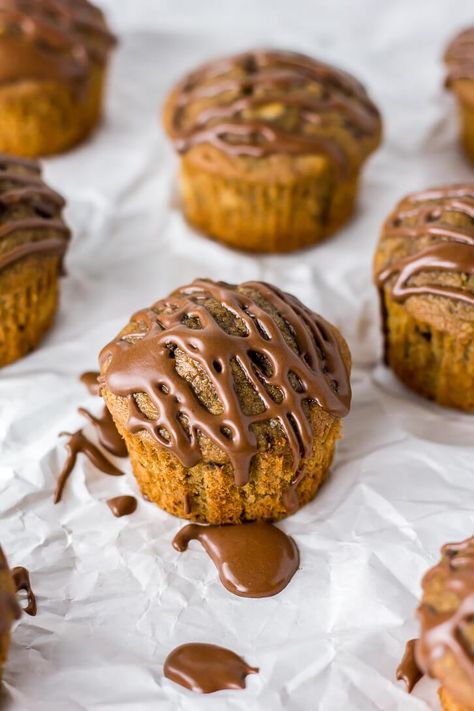 Instant espresso powder gives these chocolate chip banana muffins a little kick! For extra indulgence and espresso flavor, don’t forget to drizzle them with this simple chocolate espresso glaze. A cozy breakfast treat or the perfect snack for an afternoon pick-me-up! Espresso Glaze, Chocolate Chip Banana Muffins, Muffins With Chocolate, Instant Espresso, Cozy Breakfast, Chocolate Chip Banana, Banana Chocolate Chip Muffins, Coffee Health Benefits, Chocolate Espresso