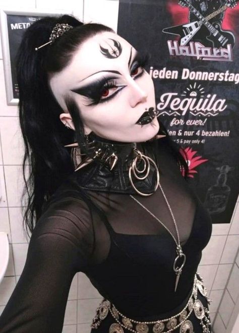 Edgy Makeup Looks, Alt Makeup, Piercings For Girls, Heavy Makeup, Swag Makeup, Male Makeup, Eye Makeup Designs, Goth Women, Goth Beauty