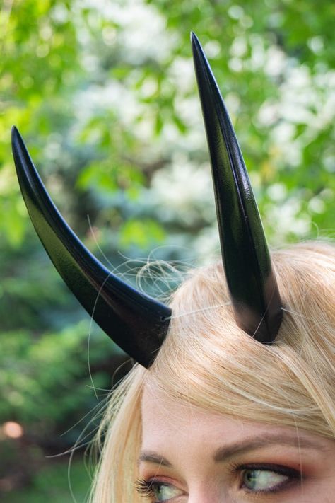 Oni Cosplay, Horns For Cosplay, Demon Costume, Cosplay Horns, Dragon Horns, Cosplay Halloween, Black Resin, Mythological Creatures, Costume Hats