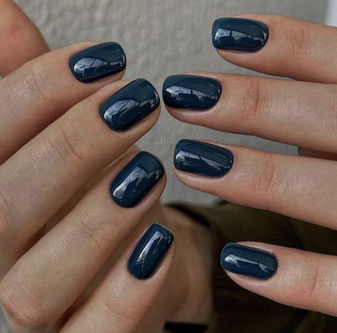 Dark Nail Colours, Dark Oval Nails, Dark Nails Short, Simple Dark Nails, Short Winter Nails 2022, Dark Short Nails, Short Dark Nails, Casual Winter Nails, Dark Color Nails