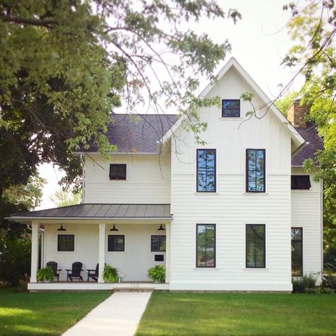 Hank Bailey RE/MAX Legends on Instagram: “Classic Americana .... 🇺🇸 Haven’t seen a home that exemplifies the #americanfarmhouse more than @ohfarmhouse ... 💁🏻‍♂️ What a simply…” Dover White Exterior House, White Exterior House Paint, White Exterior Door, White Exterior House, Farmhouse Exterior Paint, Sherwin Williams Dover White, Architecture Room, Door Shutters, Farmhouse Shelves Decor