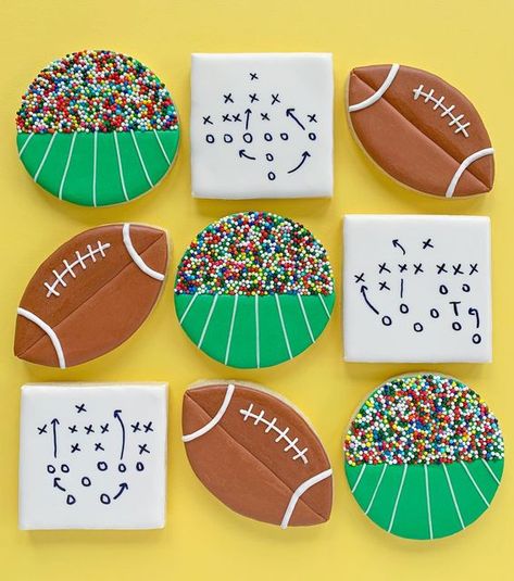 Tailgate Cookies, Football Party Cookies, Sports Treats, Football Sugar Cookies, Football Sunday Food, Super Bowl Cookies, Have Fun Today, Football Cakes, Royal Cookies