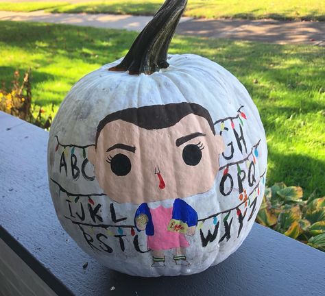 Pumpkin Painting Ideas Stranger Things, Stranger Things Painted Pumpkin, Stranger Things Pumpkin Painting, Stranger Things Pumpkin Carving Ideas, Stranger Things Pumpkin, Pumpkin Paint, Creative Pumpkin Painting, Amazing Pumpkin Carving, Carved Pumpkin