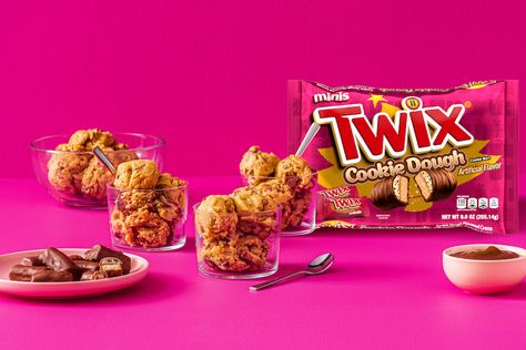 Copycat Crumbl Cookies, Twix Ice Cream, Twix Cookie, Milky Way Cookies, Cooking With Karli, Cookie Dough Brownies, Cookie Dough Bars, Crumbl Cookies, Twix Cookies