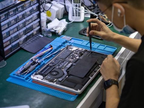 MacBook Pro repair at Mac Infinity Sinagpore. Full range of Apple product repair service, etc , #iphonerepairsingapore #macbookrepairsingapore #Applerepairsingapore #applewatchrepair #macrepairnearme #macbookscreenreplacement #macbooklcd #macbookbatteryreplacement #macbooktrackpad #macbooklogicboard #macbookmotherboardrepair #macservice #istudio #applestore #appleservice #applesingapore Apple Repair, Macbook Repair, Ipad Repair, Apple Macintosh, Apple Service, Iphone Repair, Drop Off, Screen Replacement, Apple Store