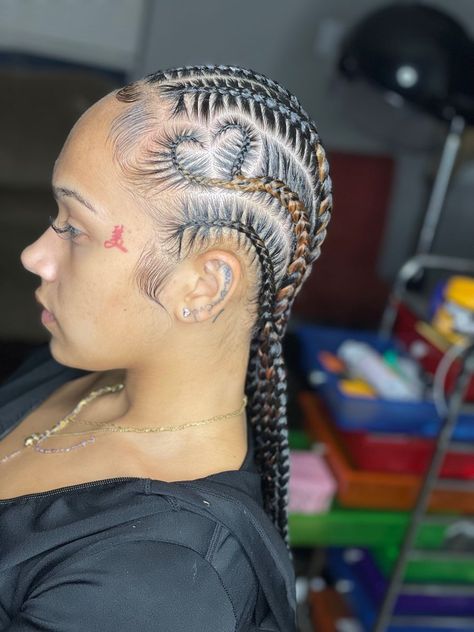 Heart stitch braids Heart Stitch Braids, Lemonade Braids Hairstyles, Heart Braid, Hair Brooch, Feed In Braids Hairstyles, Feed In Braids, African Hair Braiding Styles, Stitch Braids, Braided Cornrow Hairstyles