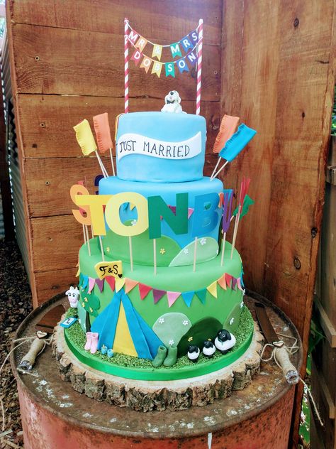 Quirky festival wedding cake Festival Themed Cake, Festival Cake Ideas, Festival Birthday Cake, Festival Garden Party, Festival Cake, Festival Garden, Cake Festival, Festival Themed Wedding, Summer Cake