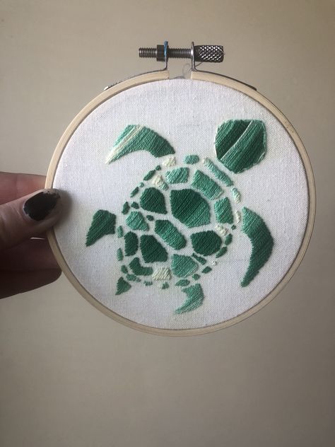 Turtle Embroidery Simple, Embroidery Sea Turtle, Turtle Embroidery Design, Sea Embroidery Pattern, Sea Embroidery Ideas, Ocean Embroidery Patterns, Embroidery Gifts For Him, Beachy Embroidery, Cool Embroidery Ideas