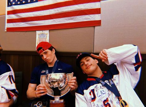 Ryan Leonard, Jeff Skinner, Boston Hockey, Hockey Guys, Hockey Pictures, College Hockey, Hot Hockey Players, Usa Hockey, Hockey Baby