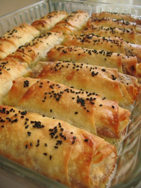 Borek Recipe, Arabisk Mad, Middle East Recipes, Turkish Breakfast, Armenian Recipes, Tandoori Masala, Eastern Cuisine, Lebanese Recipes, Persian Food