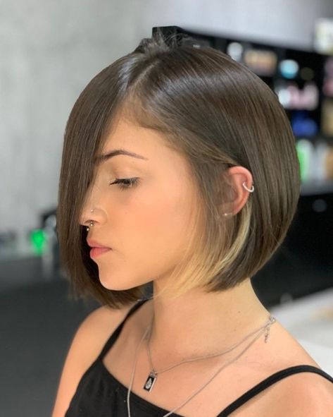 Sleek Short Hair, Bob Hairstyles For Fine Hair, Short Bob Haircuts, 짧은 머리, Short Hair Haircuts, Trendy Short Hair Styles, Short Bob Hairstyles, العناية بالشعر, Bobs Haircuts