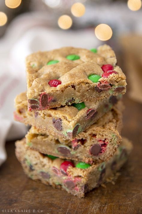 These delicious Christmas M&M Cookie Bars with Chocolate Chips are super easy to throw together and are the PERFECT bar cookie! Soft on the inside with a chewy outside, and loaded with chocolate candies. The whole family loves these treats for dessert during the holidays! M M Cookie Bars, Ella Claire, Peanut Butter Cookie Bars, Christmas Cookie Bars, Traditional Christmas Cookies, White Chocolate Cranberry Cookies, Easy To Make Cookies, Perfect Bar, M M Cookies