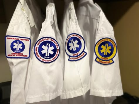 Emt School, Emt Uniform, Scrub Ideas, Nurse Inspiration, Med Tech, Emt Paramedic, Dream Career, Future Career, Aesthetic Women