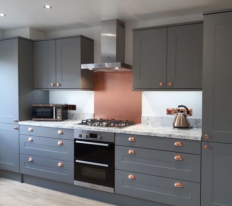 Copper Splashback Kitchen, Kitchen Splashback Tiles, Copper Kitchen Sink, Grey Kitchen Designs, Copper Backsplash, Kitchen Splashback, Grey Kitchens, Copper Kitchen, Open Concept Kitchen