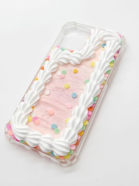 Deco Cream Phone Case Sanrio, Decoden Phone Case Cake, Kawaii Decoden Phone Case, Decoden Fake Cake, Decoden Phone Case Whipped Cream, Diy Phone Case Design, Christmas Lights Outside, Decoden Case, Diy Cream