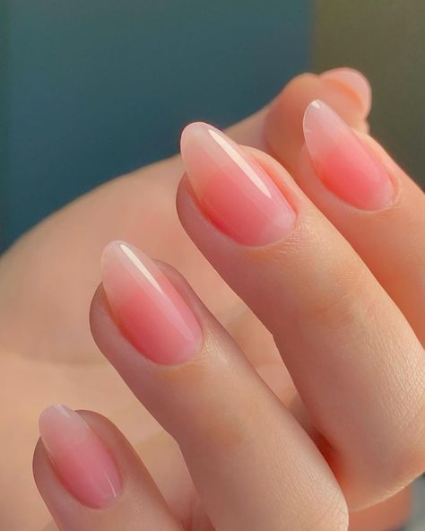 A short Russian manicure Design Toenails, American Manicure Nails, Manicure Short, Russian Manicure, Matte Nail Art, Pink Manicure, Classy Nail Designs, Claw Nails, Basic Nails