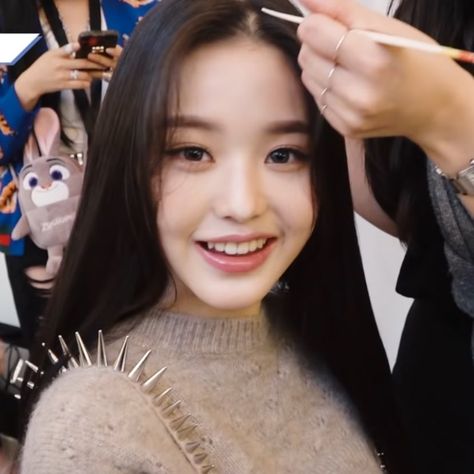 wonyoung pics on Twitter: "<3 her smile… " Wonyoung Pics, Teeth Aesthetic, Iz One Wonyoung, Girl General, Smile Icon, Gg Icons, Cute Tooth, Smile Cute, Perfect Teeth