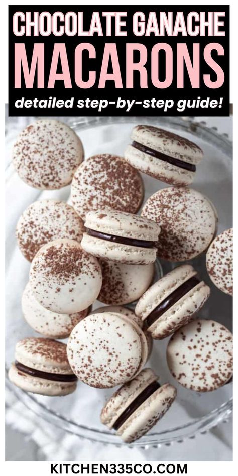 a glass cake stand with white macarons with chocolate filling Cookies And Cream Macarons, Nye Macarons, Beginner Macaron Recipe, Flavored Macarons Recipe, Christmas Macarons Flavors, Macaroons Recipe Easy, French Macaroons Recipe, Maccarone Recipes, Macaron Filling Recipe