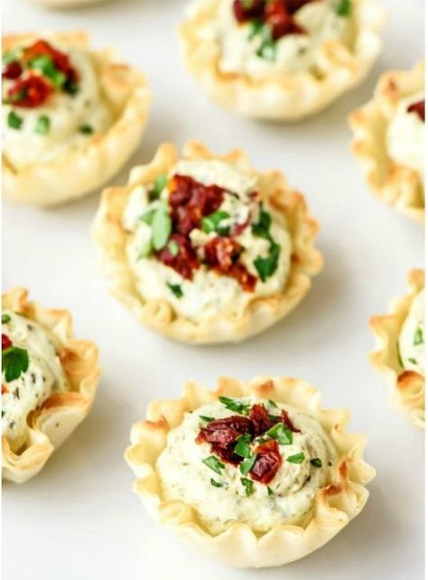 Appetizer Bar, Cup Appetizers, Best Holiday Appetizers, Party Bites, Appetizer Bites, Finger Food Appetizers, Holiday Appetizers, Christmas Appetizers, Party Food Appetizers