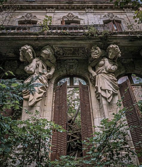 Overgrown Nature, Billy Kidd, Victorian Greenhouses, Aesthetic Architecture, Castle Mansion, Environment Design, Abandoned Houses, Pretty Places, Abandoned Places