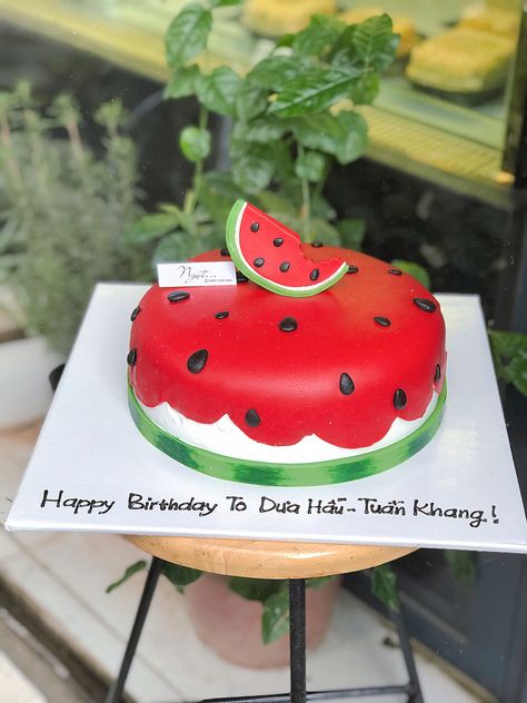 Watermelon Birthday Cake, Watermelon Cake Birthday, Watermelon Cake, Watermelon Birthday, Birthday Desserts, Cake Inspiration, 5th Birthday, Happy Day, Kiwi