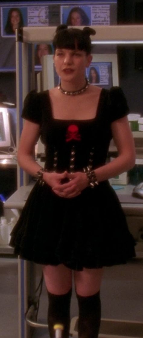 Love Abby Sciuto's dress outfit in this S03E17 "Ravenous." Ncis Abby Sciuto Aesthetic, Abby Ncis Aesthetic, Abby Ncis Outfits, Abby Sciuto Aesthetic, Abby Sciuto Outfits, Ncis Outfits, Paulie Perrette, Ncis Abby Sciuto, Abby Ncis