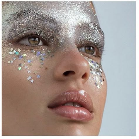 Mermaid Mood Board, David Bowie Makeup, Alien Halloween Costume, Aim For The Stars, Mc Bling, Makeup Fake, Fake Tears, Alien Halloween, Wicked Costumes