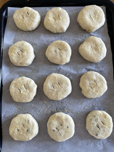 eccles cakes ready for baking Eccles Cakes, Aga Recipes, Eccles Cake, Rough Puff Pastry, Homemade Pastries, Flaky Pastry, Puff Pastry Recipes, Cooking Instructions, Dried Fruits