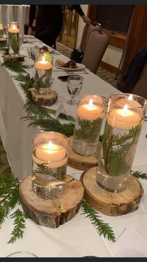 Christmas Wedding Centerpieces Round Tables, Christmas Centerpieces Round Table, Pine Cone Wedding Decorations, Pine Cone Wedding, Christmas Wedding Centerpieces, Log Centerpieces, Winter Wedding Table, Company Christmas Party, Christmas Log