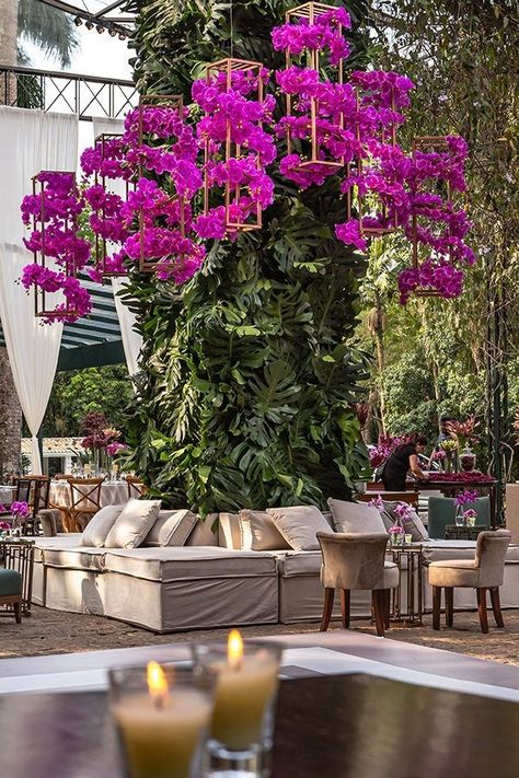 Beautiful Gardens Flowers, Gardens Flowers, Wedding Flower Design, نباتات منزلية, Decoration Restaurant, Boda Mexicana, Orchid Wedding, Flower Installation, Decoration Garden