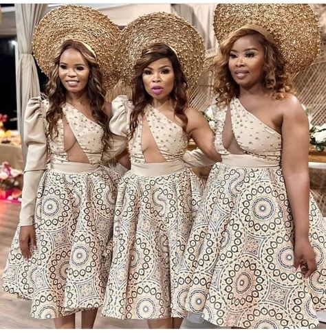 Setswana Traditional Dresses For Bride, African Traditional Wedding Dress Bridesmaid, Roora Outfits, Lobola Outfits Bridesmaids, Bridesmaid Dresses Traditional, Setswana Wedding, Lobola Outfits Woman Dresses, Lobola Dresses, Setswana Traditional Dresses