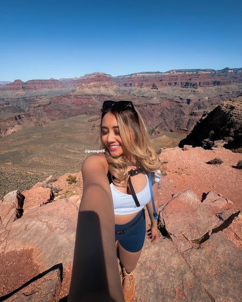 I hiked the Grand Canyon!! ⛰️🥾🌄 South Kaibab Trail to Skeleton Point is a 6-mile hike round trip. I initially wasn’t planning to hike all the way to skeleton point but I’m glad I did. The views were absolutely stunning and so surreal. You can see the Colorado River and if you look closely, you can see Phantom ranch. I highly recommend starting your hike early as possible as it does get busy and in my opinion the Grand Canyon just looks more beautiful during sunrise. There are mules that tr... Grand Canyon November, Grand Canyon Picture Ideas, Hiking Picture Ideas, Grand Canyon Pictures, Arizona Trip, Trip To Grand Canyon, Hiking Pictures, Photoshoot Idea, Arizona Travel