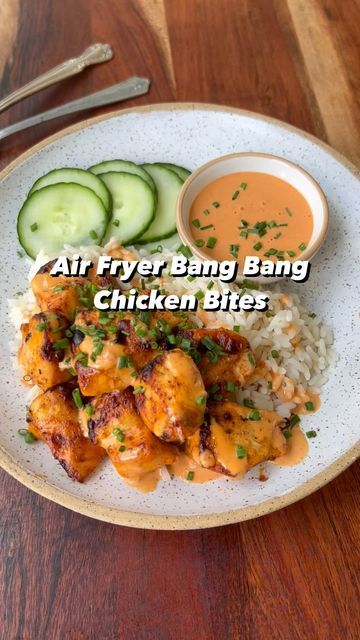 Air Fryer Chicken Cubes, Bang Bang Chicken Meal Prep, Air Fryer Bang Bang Chicken, Bang Bang Chicken Bowl, Healthy Bang Bang Chicken, Bang Bang Chicken Air Fryer, Cubed Chicken Breast Recipes, Spicy Sriracha Chicken, Cubed Chicken