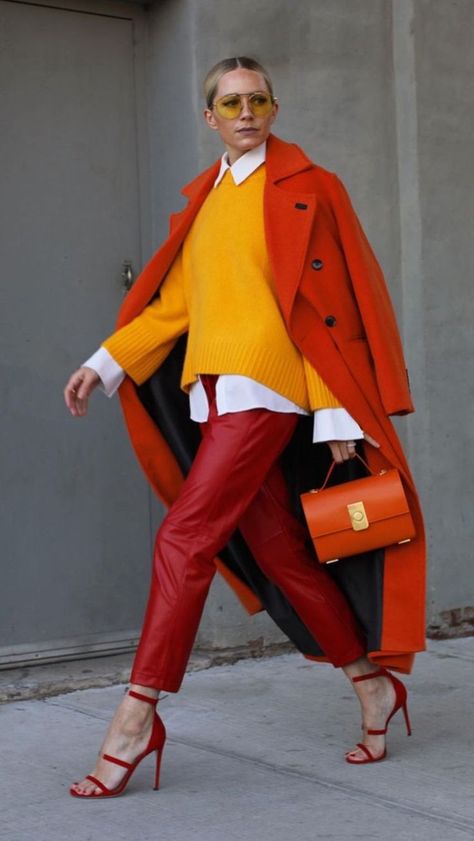 Monochromatic Outfit Street Style, Pull Orange, Winter Outfits 2020, Colour Blocking Fashion, Orange Coat, Color Blocking Outfits, Monochromatic Outfit, Tamara Mellon, Orange Outfit