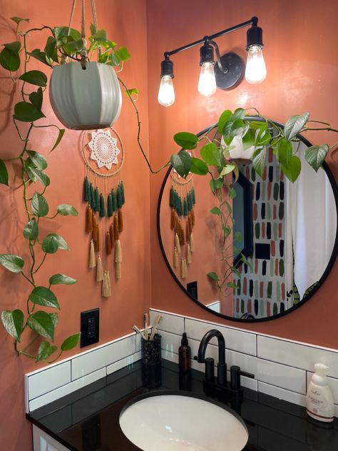 Boho Bathroom Terracotta, Terracotta Accent Wall Bathroom, Terra Cotta Bathroom Decor, Terracotta Painted Bathroom, Plant Theme Bathroom, Brown Boho Bathroom, Terracotta And Black Bathroom, Afro Boho Bathroom, Terracotta Paint Bathroom