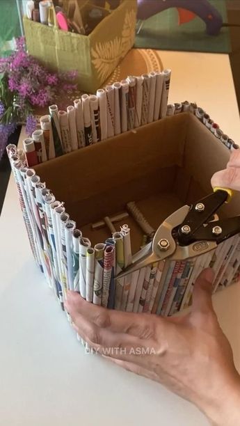 Diy Cardboard Organizer, Paper Roll Crafts Diy, Cardboard Organizer, Newspaper Crafts Diy, Cardboard Crafts Diy, Idee Cricut, Boho Crafts Diy, Cardboard Box Crafts, Organizer Ideas