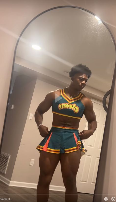 Guy Cheerleader, Gay Black Dudes, Black Trans Men, Male Body Shapes, Male Wrestlers College, Dudes In Crop Tops, Hunk Black Guy, Mens Crop Top, Black Dude