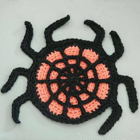 Crochet Spider Web, Spooky Crochet, Crochet Spider, Darning Needle, Crochet Pour Halloween, Crochet Coasters Free Pattern, Coaster Pattern, Chunky Crochet Blanket, Needle Gauge