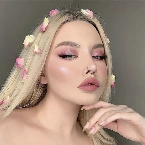 Cottage Core Makeup, E Girl Makeup, Pink Eyeshadow Look, Pastel Makeup, Glam Makeup Tutorial, Prom Makeup Looks, Pink Eyeshadow, Eyeliner Looks, Eye Makeup Art