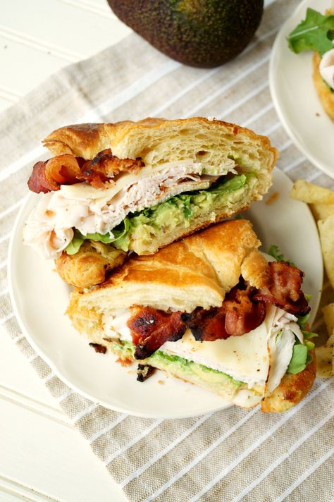 California Club Sandwich, Club Sandwich Recipe, Bacon Avocado, Club Sandwich, Sandwich Recipe, Chapati, Smoked Turkey, Arugula, I Love Food