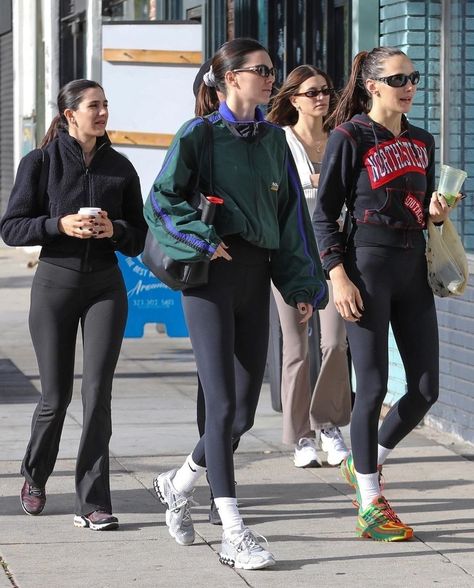 Kendall Jenner Pilates, Hailey Bieber And Kendall Jenner, Pilates Outfit, Kendall Style, Adidas Fashion, Hande Ercel, Current Styles, Baddie Outfits Casual, Hailey Bieber