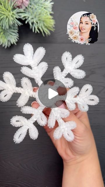 Pipecleaner Snowflakes Diy, Pipe Cleaner Snowflakes, Snowflake Craft For Kids, Diy Snowflake Decorations, Snowflake Ornaments Diy, Snow Crafts, Alphabet Crafts Preschool, Christmas Snowflakes Decorations, Snowflakes Art