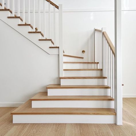 Stair Railing Traditional, No Railing Staircase, Tassie Oak Flooring, Modern Wooden Stair Railing, White Oak Stair Railing, White And Wood Stairs, Switch Back Staircase, Casper White Quarter, Scandinavian Stairs